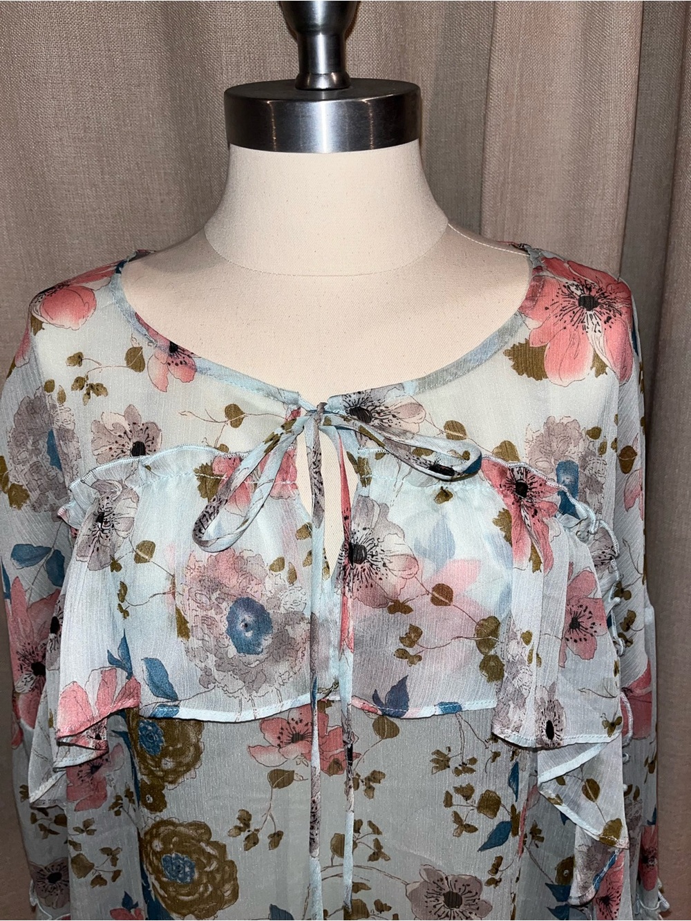 EUC Easel Sheer Floral Oversized Top Sz Medium